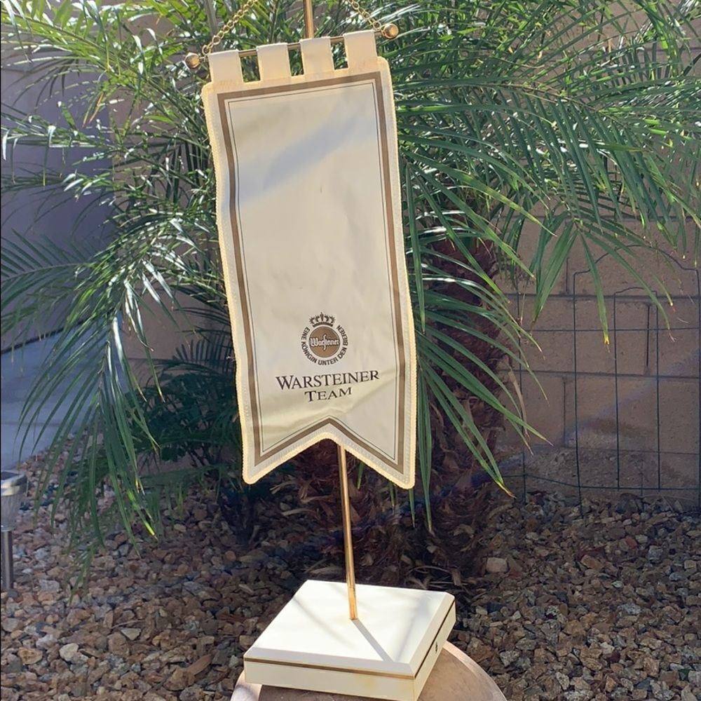 Warsteiner Beer Team Flag  Chain And Stand Holder Bar Accessories Gold White